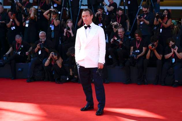 Jude Law at the premiere of the feature film La Mage du Kremlin The Wizard of the Kremlin at the Biennale di Venezia 2025 82 Venice International Film Festival at the Palazzo del Cinema Venice, 31 08 2025 Foto:xA.xM.xTinghinox xFuturexImagex kremlin_5879