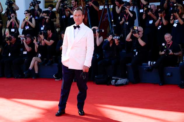 Jude Law at the premiere of the feature film La Mage du Kremlin The Wizard of the Kremlin at the Biennale di Venezia 2025 82 Venice International Film Festival at the Palazzo del Cinema Venice, 31 08 2025 Foto:xA.xM.xTinghinox xFuturexImagex kremlin_5881