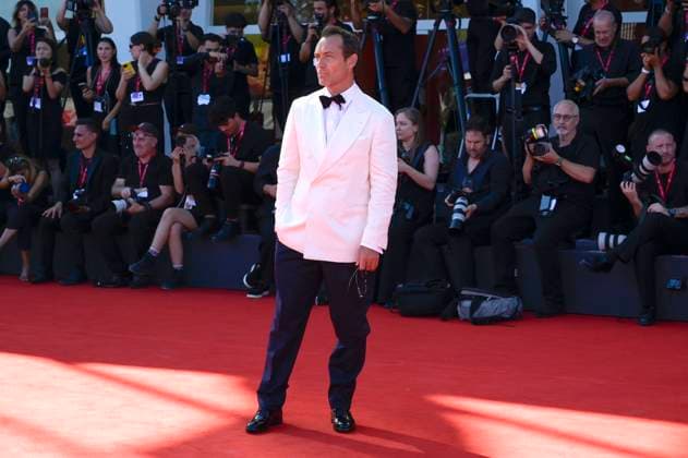 Jude Law at the premiere of the feature film La Mage du Kremlin The Wizard of the Kremlin at the Biennale di Venezia 2025 82 Venice International Film Festival at the Palazzo del Cinema Venice, 31 08 2025 Foto:xA.xM.xTinghinox xFuturexImagex kremlin_5882