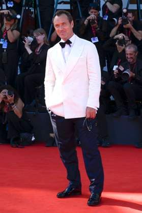 Jude Law at the premiere of the feature film La Mage du Kremlin The Wizard of the Kremlin at the Biennale di Venezia 2025 82 Venice International Film Festival at the Palazzo del Cinema Venice, 31 08 2025 Foto:xA.xM.xTinghinox xFuturexImagex kremlin_5883