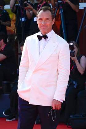Jude Law at the premiere of the feature film La Mage du Kremlin The Wizard of the Kremlin at the Biennale di Venezia 2025 82 Venice International Film Festival at the Palazzo del Cinema Venice, 31 08 2025 Foto:xA.xM.xTinghinox xFuturexImagex kremlin_5884
