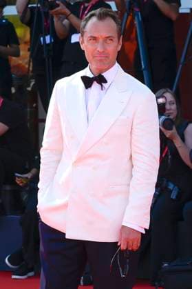 Jude Law at the premiere of the feature film La Mage du Kremlin The Wizard of the Kremlin at the Biennale di Venezia 2025 82 Venice International Film Festival at the Palazzo del Cinema Venice, 31 08 2025 Foto:xA.xM.xTinghinox xFuturexImagex kremlin_5885