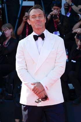 Jude Law at the premiere of the feature film La Mage du Kremlin The Wizard of the Kremlin at the Biennale di Venezia 2025 82 Venice International Film Festival at the Palazzo del Cinema Venice, 31 08 2025 Foto:xA.xM.xTinghinox xFuturexImagex kremlin_5886
