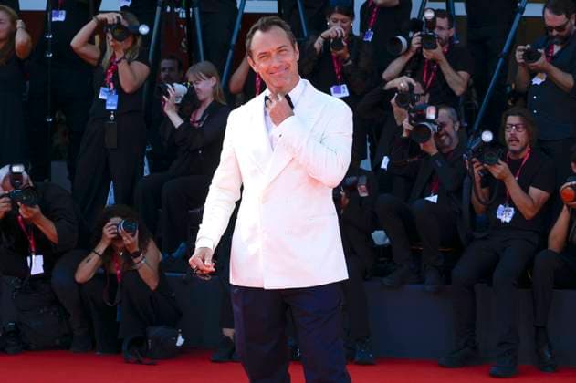 Jude Law at the premiere of the feature film La Mage du Kremlin The Wizard of the Kremlin at the Biennale di Venezia 2025 82 Venice International Film Festival at the Palazzo del Cinema Venice, 31 08 2025 Foto:xA.xM.xTinghinox xFuturexImagex kremlin_5891