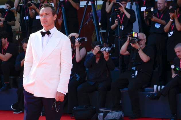 Jude Law at the premiere of the feature film La Mage du Kremlin The Wizard of the Kremlin at the Biennale di Venezia 2025 82 Venice International Film Festival at the Palazzo del Cinema Venice, 31 08 2025 Foto:xA.xM.xTinghinox xFuturexImagex kremlin_5893