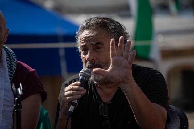 August 31, 2025, Barcelona, Spain: Catalan actor Eduard Fernandez speaks during a press conference before the farewell of the Global Sunat Flotilla at the Port of Barcelona. The Global Sunat Flotilla is setting sail from the Mediterranean to confront Israel s illegal blockade and bring humanitarian aid to Gaza. The flotilla includes more than 20 boats and 300 people, with activists from 44 different countries. More boats are expected to join upon arrival in Tunisia on Thursday, September 4. Barcelona Spain - ZUMAs197 20250831_aaa_s197_175 Copyright: xDavidxCanalesx