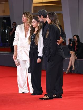 Venice, 82nd Venice International Film Festival 2025 - Evening 5 - Red Carpet The Maestro . Pictured is Pierfrancesco Favino with his wife Anna Ferzetti and their daughters Greta Favino and Lea Favino.  Copyright: xAlbertoxTerenghix xipa-agency.netx xPoolxPhotoxEventsx06x IPA_Agency_IPA63792800