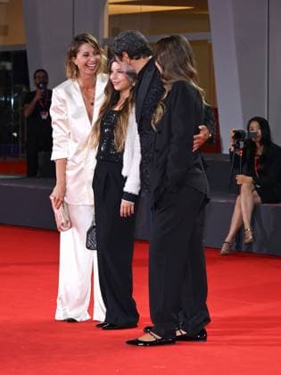 Venice, 82nd Venice International Film Festival 2025 - Evening 5 - Red Carpet The Maestro . Pictured is Pierfrancesco Favino with his wife Anna Ferzetti and their daughters Greta Favino and Lea Favino.  Copyright: xAlbertoxTerenghix xipa-agency.netx xPoolxPhotoxEventsx06x IPA_Agency_IPA63792805
