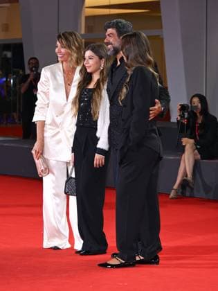 Venice, 82nd Venice International Film Festival 2025 - Evening 5 - Red Carpet The Maestro . Pictured is Pierfrancesco Favino with his wife Anna Ferzetti and their daughters Greta Favino and Lea Favino.  Copyright: xAlbertoxTerenghix xipa-agency.netx xPoolxPhotoxEventsx06x IPA_Agency_IPA63792808