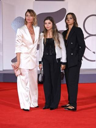 Venice, 82nd Venice International Film Festival 2025 - Evening 5 - Red Carpet The Maestro . Pictured: Anna Ferzetti and her daughters Greta Favino and Lea Favino.  Copyright: xAlbertoxTerenghix xipa-agency.netx xPoolxPhotoxEventsx06x IPA_Agency_IPA63793020