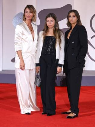 Venice, 82nd Venice International Film Festival 2025 - Evening 5 - Red Carpet The Maestro . Pictured: Anna Ferzetti and her daughters Greta Favino and Lea Favino.  Copyright: xAlbertoxTerenghix xipa-agency.netx xPoolxPhotoxEventsx06x IPA_Agency_IPA63793023