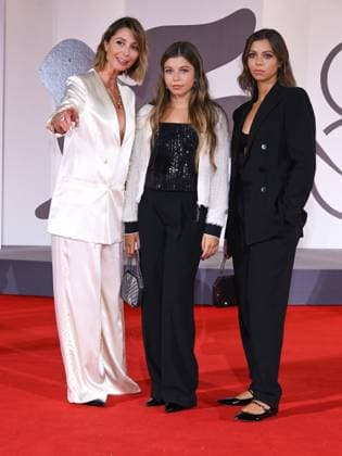 Venice, 82nd Venice International Film Festival 2025 - Evening 5 - Red Carpet The Maestro . Pictured: Anna Ferzetti and her daughters Greta Favino and Lea Favino.  Copyright: xAlbertoxTerenghix xipa-agency.netx xPoolxPhotoxEventsx06x IPA_Agency_IPA63793027