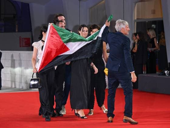 Venice, 82nd Venice International Film Festival 2025 - Evening 5 - Red Carpet The Maestro . Pictured: Pro-Palestine protest on the red carpet.  Copyright: xAlbertoxTerenghix xipa-agency.netx xPoolxPhotoxEventsx06x IPA_Agency_IPA63793502