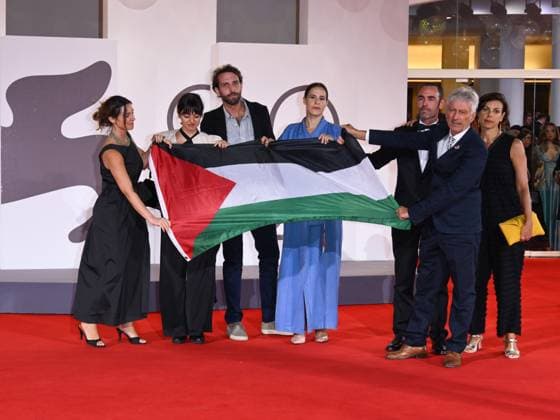 Venice, 82nd Venice International Film Festival 2025 - Evening 5 - Red Carpet The Maestro . Pictured: Pro-Palestine protest on the red carpet.  Copyright: xAlbertoxTerenghix xipa-agency.netx xPoolxPhotoxEventsx06x IPA_Agency_IPA63793511