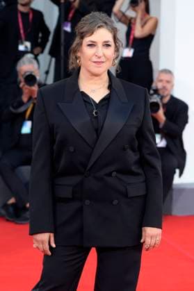 Mayim Bialik at the premiere of the feature film Father Mother Sister Brother at the Biennale di Venezia 2025 82 Venice International Film Festival at the Palazzo del Cinema Venice, 31 08 2025 Foto:xA.xM.xTinghinox xFuturexImagex sister_brother_5872