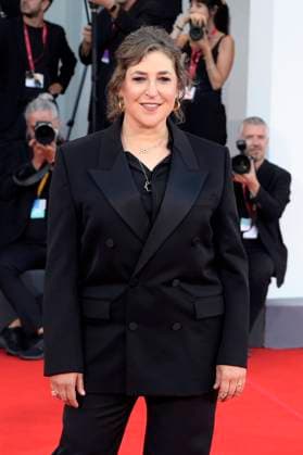 Mayim Bialik at the premiere of the feature film Father Mother Sister Brother at the Biennale di Venezia 2025 82 Venice International Film Festival at the Palazzo del Cinema Venice, 31 08 2025 Foto:xA.xM.xTinghinox xFuturexImagex sister_brother_5873