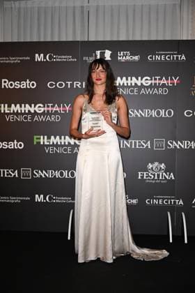 Venice, 82nd Venice International Film Festival 2025 - Evening 5 - Filming Italy Awards Ceremony. Pictured: Martina Scrinzi  Copyright: xManuelexMangiarotti PoolxPhotoxEventsx06x xipa-agency.netx xManuelexMangiarotti PoolxPhotoxEx IPA_Agency_IPA63795301