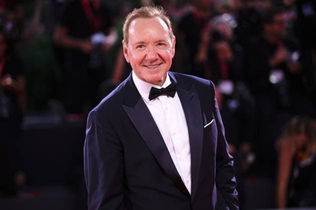 red carpet of the film Father Mother Sister Brother during the 82nd Venice Film Festival in Venice, Italy - 31 Aug 2025 American actor Kevin Spacey attends the red carpet of the film Father Mother Sister Brother at the Palazzo del Cinema during the 82nd Venice Film Festival. Venice Italy Copyright: x xMarcoxBaradax xSOPAxImagesx REDCARPETMOTHERFATHERSISTERBROTHER-91
