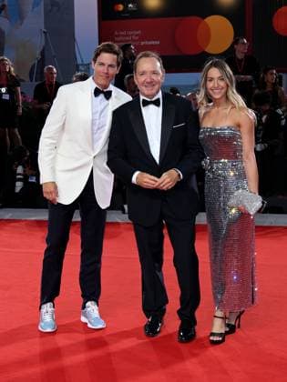 Venice, 82nd Venice International Film Festival 2025 - evening 5 - red carpet Filming Italy Venice Award Pictured: Lucie Lowenstein, Kevin Spacey and Evan Lowenstein  Copyright: xAlbertoxTerenghi PoolxPhotoxEventsx06x xipa-agency.netx xPoolxPhotoxEventsx06x IPA_Agency_IPA63799131