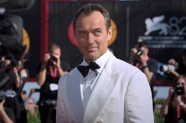 Jude Law attends The Wizard Of The Kremlin (Le Mage Du Kremlin) red carpet during The 82nd Venice International Film Festival at Sala Grande on Sunday, August 31, 2025 in Venice, Italy.  VEN20250831241 RoccoxSpaziani