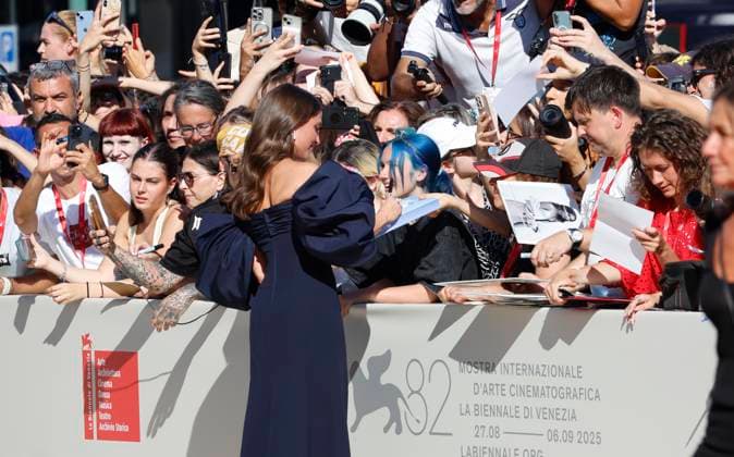 August 31, 2025, Venice, Italy: Alicia Vikander attends the premiere of The Wizard Of The Kremlin during the 82nd Venice International Film Festival at Palazzo del Cinema on the Lido in Venice, Italy, on 31 August 2025. Photo: Venice Italy - ZUMAm179 20250831_zep_m179_016 Copyright: xAlecxMichaelx