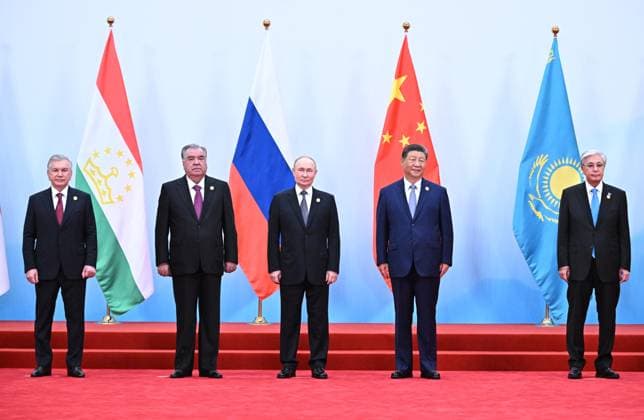 News Themen der Woche KW36 China SCO Summit 8992959 01.09.2025 Uzbek President Shavkat Mirziyoyev, Tajik President Emomali Rahmon, Russian President Vladimir Putin, Chinese President Xi Jinping and Kazakh President Kassym-Jomart Tokayev attend a family photo opportunity at the Shanghai Cooperation Organization (SCO) summit in Tianjin, China. Sergey Bobylev Sputnik China  Copyright: xSergeyxBobylevx