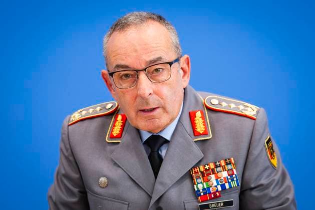 News Themen der Woche KW36 Carsten Breuer, Generalinspekteur der Bundeswehr, aufgenommen im Rahmen einer Pressekonferenz zur Nato-Uebung Quadriga 2025 in Berlin, 01.09.2025. Berlin Deutschland *** Carsten Breuer, Inspector General of the German Armed Forces, at a press conference on the NATO Quadriga 2025 exercise in Berlin, 01 09 2025 Berlin Germany Copyright: xJulianexSonntagx