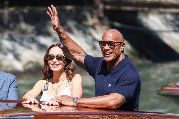 Entertainment Themen der Woche KW36 Venice Lido, Italy: Venice, 82nd Venice International Film Festival - Day 6 - The cast arrives at the photocall for The Smashing Machine. Pictured: Dwayne Johnson, Emily Blunt Venice Lido Italy  - ZUMAp169 20250901_zea_p169_629 Copyright: xAlessandroxBremecx