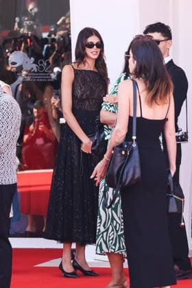 Venice, 82nd Venice International Film Festival - Day 6 - Model Kaia Gerber on the set of The Testament of Ann Lee, a film by her new boyfriend Lewis Pullman. Pictured: Kaia Gerber  Copyright: xAlessandroxBremecx xipa-agency.netx xx IPA_Agency_IPA63871775