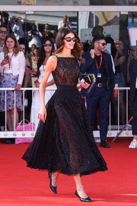 Venice Lido, Italy: Venice, 82nd Venice International Film Festival - Day 6 - Model Kaia Gerber on the set of The Testament of Ann Lee, a film by her new boyfriend Lewis Pullman. Pictured: Kaia Gerber Venice Lido Italy  - ZUMAp169 20250901_zea_p169_853 Copyright: xAlessandroxBremecx