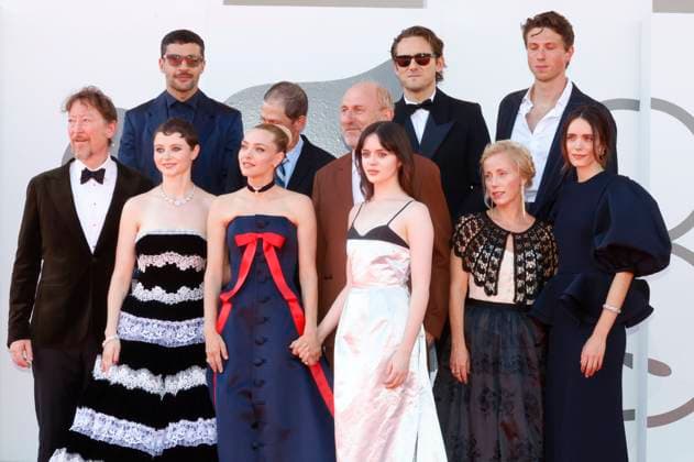 Scott Handy, Christopher Abbott, Thomasin McKenzie, Amanda Seyfried, Tim Blake Nelson, David Cale, Viola Prettejohn, Lewis Pullman, Maria Sand, Jamie Bogyo and Stacy Martin at the premiere of the feature film The Testament of Ann Lee at the Biennale di Venezia 2025 82 Venice International Film Festival at the Palazzo del Cinema Venice, 01 09 2025 Foto:xD.xBedrosianx xFuturexImagex ann_5802