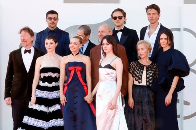 Scott Handy, Christopher Abbott, Thomasin McKenzie, Amanda Seyfried, Tim Blake Nelson, David Cale, Viola Prettejohn, Lewis Pullman, Maria Sand, Jamie Bogyo and Stacy Martin at the premiere of the feature film The Testament of Ann Lee at the Biennale di Venezia 2025 82 Venice International Film Festival at the Palazzo del Cinema Venice, 01 09 2025 Foto:xD.xBedrosianx xFuturexImagex ann_5803