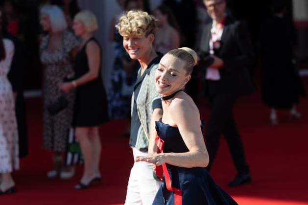 82. Internationalen Filmfestspiele von Venedig Venedig, Italien - 1. September 2025: Mia Lidofsky und Amanda Seyfried während des Roten Teppichs von - The Testament of Ann Lee - während der 82. Internationalen Filmfestspiele von Venedig. Italien