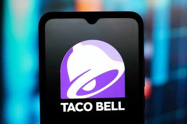 Photo illustration in Canada - 01 Sept 2025 In this photo illustration, the Taco Bell logo is seen displayed on a smartphone screen. Canada Copyright: xThomasxFullerx xSOPAxImagesx TFSPI_01092025-0361