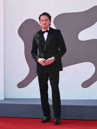 Venice, Italy: Venice, 82nd Venice International Film Festival 2025 - Evening 6 - Red Carpet for the film The Testament of Ann Lee . Pictured: Lewis Pullman Venice Italy  - ZUMAp169 20250901_zea_p169_1007 Copyright: xSimonexComix
