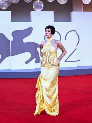 Venice, ITALY: Venice, 82nd Venice International Film Festival 2025 - evening 6, red carpet of the film The Smashing Machine In the photo: Halsey Venice ITALY  - ZUMAp169 20250901_zea_p169_1162 Copyright: xSimonexComix