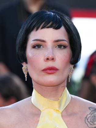 Venice, Italy: Venice, 82nd Venice International Film Festival 2025 - evening 6, red carpet for the film The Smashing Machine . Pictured is Halsey. Venice Italy  - ZUMAp169 20250901_zea_p169_1166 Copyright: xAlbertoxTerenghix