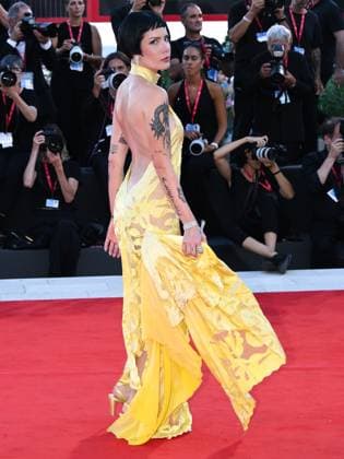 Venice, Italy: Venice, 82nd Venice International Film Festival 2025 - evening 6, red carpet for the film The Smashing Machine . Pictured is Halsey. Venice Italy  - ZUMAp169 20250901_zea_p169_1172 Copyright: xAlbertoxTerenghix
