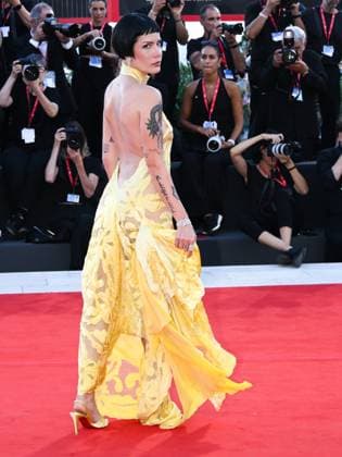 Venice, Italy: Venice, 82nd Venice International Film Festival 2025 - evening 6, red carpet for the film The Smashing Machine . Pictured is Halsey. Venice Italy  - ZUMAp169 20250901_zea_p169_1173 Copyright: xAlbertoxTerenghix