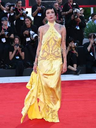 Venice, Italy: Venice, 82nd Venice International Film Festival 2025 - evening 6, red carpet for the film The Smashing Machine . Pictured is Halsey. Venice Italy  - ZUMAp169 20250901_zea_p169_1176 Copyright: xAlbertoxTerenghix