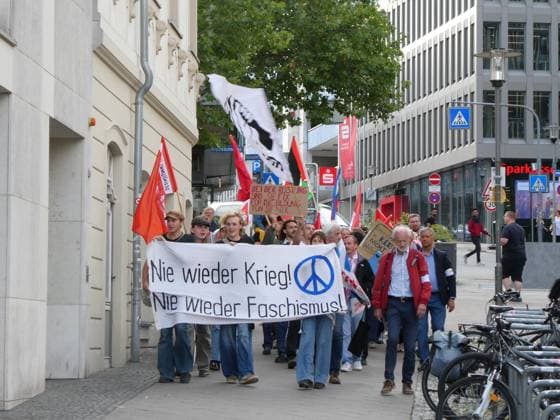 01.09.2025 xkhx Antikriegstag 2025 in Kassel - Kundgebung Nie wieder Krieg! Nie wieder Faschismus! Für eine Welt ohne Krieg und Gewalt! , *** 01 09 2025 xkhx Anti-War Day 2025 in Kassel Rally Never again war Never again fascism For a world without war and violence , KH