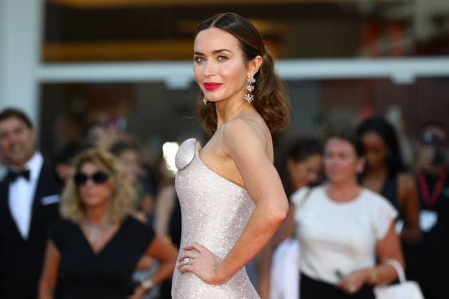 September 1, 2025, Venice, Veneto, Italy: EMILY BLUNT dazzles on the red carpet for The Smashing Machine Premiere screening at the 82nd Venice Film Festival at the Venice Lido, Italy. Venice Italy - ZUMAc179 20250901_zep_c179_191 Copyright: xMickaelxChavetx