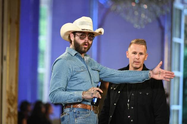 PFW - Post Malone in Paris FA American singer Post Malone walks around as he prepares for a runway for his fashion brand Austin Post during Paris Fashion Week in Paris, on September 1, 2025. Photo by Firas Abdullah ABACAPRESS.COM Paris Ile-de-France France  Copyright: xAbdullahxFiras ABACAx