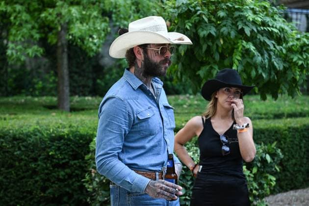 PFW - Post Malone in Paris FA American singer Post Malone walks around as he prepares for a runway for his fashion brand Austin Post during Paris Fashion Week in Paris, on September 1, 2025. Photo by Firas Abdullah ABACAPRESS.COM Paris Ile-de-France France  Copyright: xAbdullahxFiras ABACAx