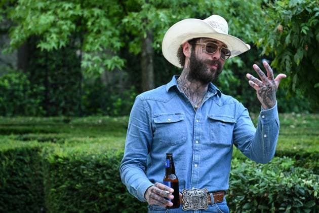 PFW - Post Malone in Paris FA American singer Post Malone walks around as he prepares for a runway for his fashion brand Austin Post during Paris Fashion Week in Paris, on September 1, 2025. Photo by Firas Abdullah ABACAPRESS.COM Paris Ile-de-France France  Copyright: xAbdullahxFiras ABACAx