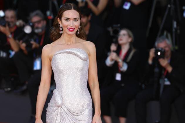 September 1, 2025, Venice, Veneto, Italy: EMILY BLUNT dazzles on the red carpet for The Smashing Machine Premiere screening at the 82nd Venice Film Festival at the Venice Lido, Italy. Venice Italy - ZUMAc179 20250901_zep_c179_220 Copyright: xMickaelxChavetx