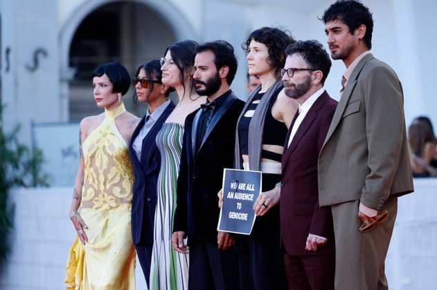 Halsey, Isabelle Deluce, Emily McCann Lesser, Josef Akiki, Eva H D , Charlie Kaufman and Avan Jogia at the premiere of the feature film The Smashing Machine at the Biennale di Venezia 2025 82 Venice International Film Festival at the Palazzo del Cinema Venice, 01 09 2025 Foto:xD.xBedrosianx xFuturexImagex machine_5860