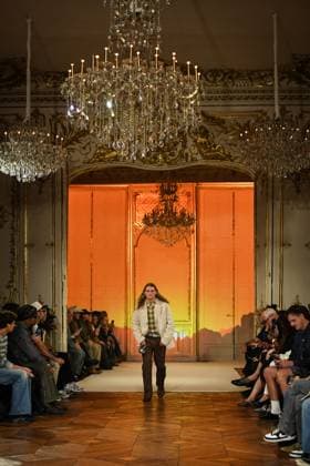 PFW - Austin Post Runway in Paris FA A model walks the runway for the Austin Post collection by American singer Post Malone as part of Paris Fashion Week in Paris, on September 1, 2025. Photo by Firas Abdullah ABACAPRESS.COM Paris Ile-de-France France  Copyright: xAbdullahxFiras ABACAx