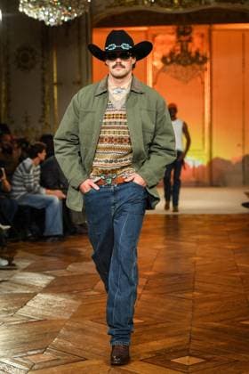 PFW - Austin Post Runway in Paris FA A model walks the runway for the Austin Post collection by American singer Post Malone as part of Paris Fashion Week in Paris, on September 1, 2025. Photo by Firas Abdullah ABACAPRESS.COM Paris Ile-de-France France  Copyright: xAbdullahxFiras ABACAx