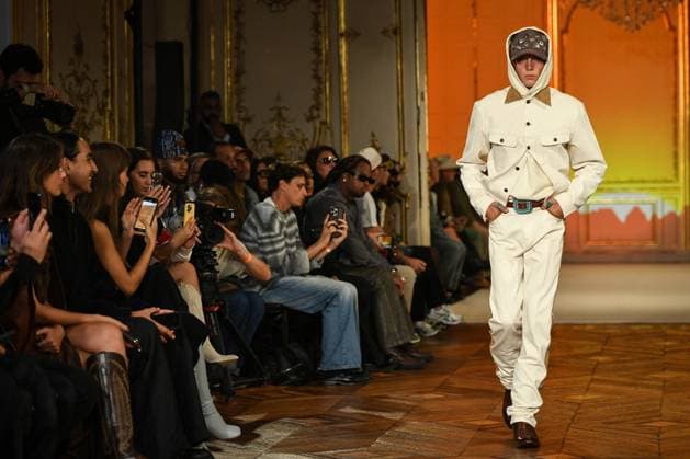 PFW - Austin Post Runway in Paris FA A model walks the runway for the Austin Post collection by American singer Post Malone as part of Paris Fashion Week in Paris, on September 1, 2025. Photo by Firas Abdullah ABACAPRESS.COM Paris Ile-de-France France  Copyright: xAbdullahxFiras ABACAx
